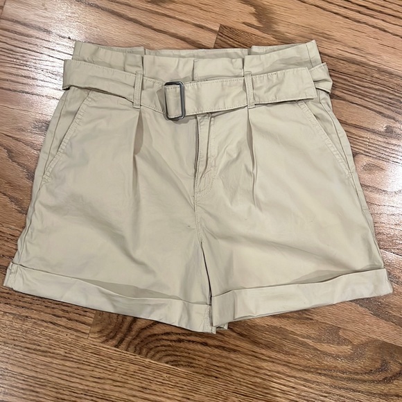 Banana Republic Tan Shorts.  Size 4 - Picture 1 of 10